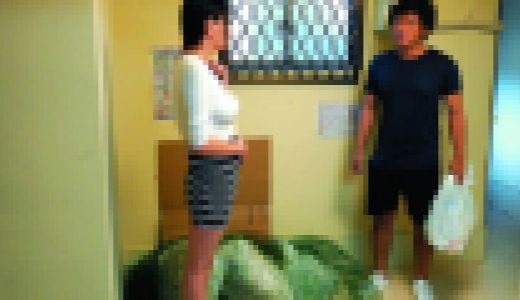 朝のゴミ捨て場ですれ違うノーブラ奥さん